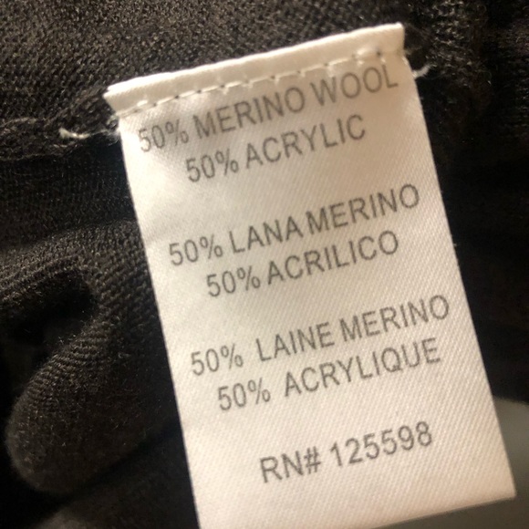 Ellen Tracy V Neck sweater - Picture 4 of 4